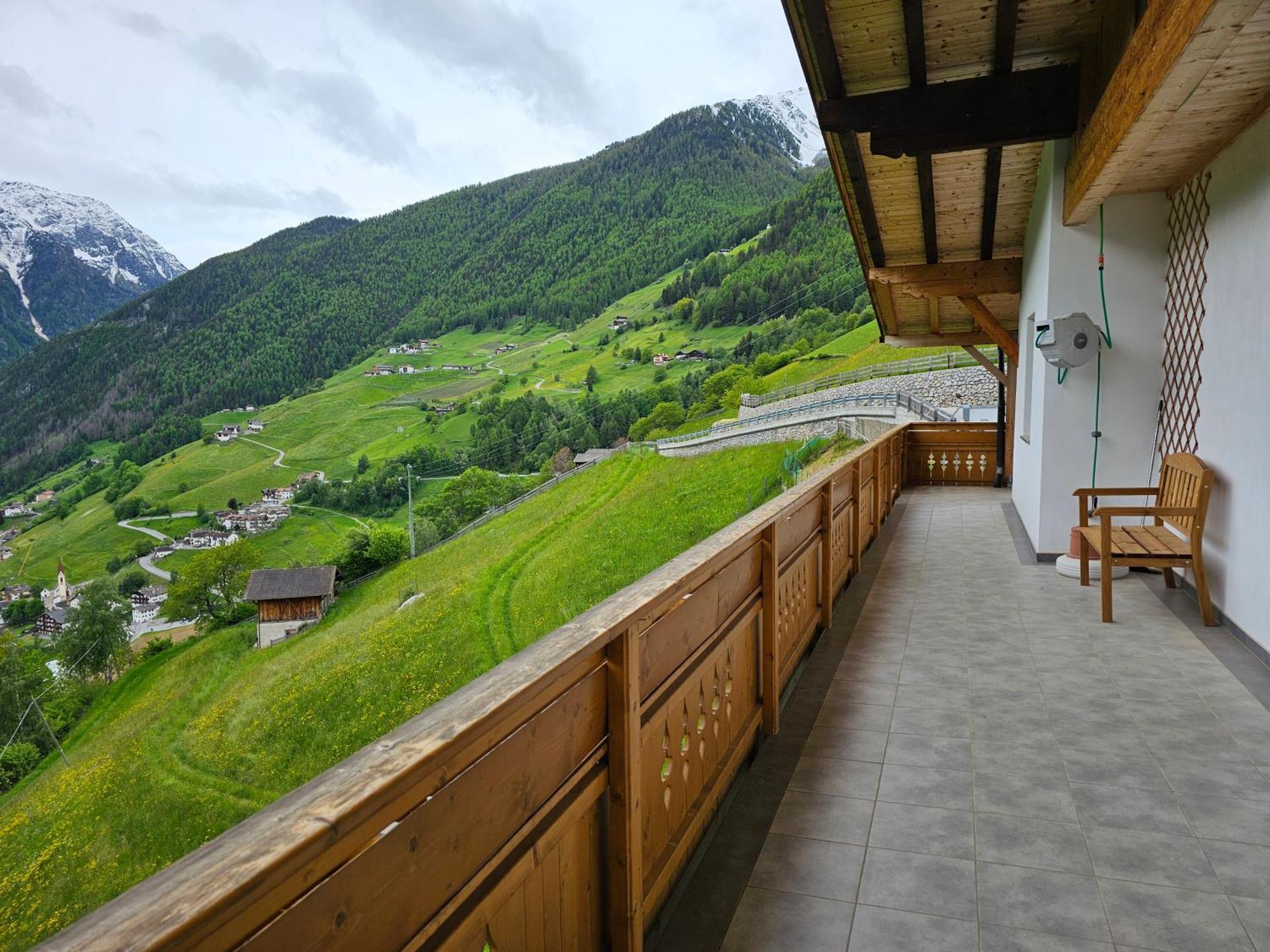 Alpenblick Lodge Tscholl Martello Exterior foto